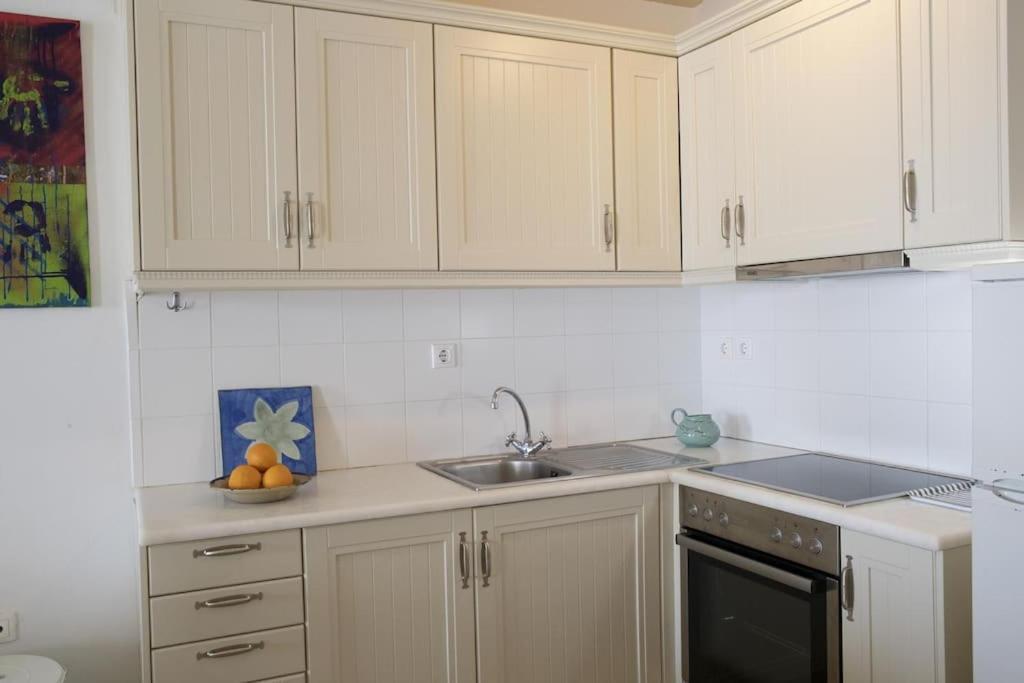 Livadi  Beachfront 2Br Apartment - Free Parking מראה חיצוני תמונה