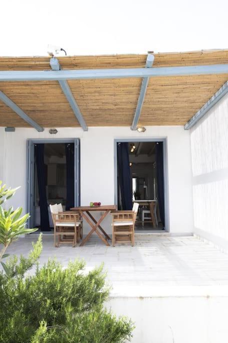 Livadi  Beachfront 2Br Apartment - Free Parking מראה חיצוני תמונה
