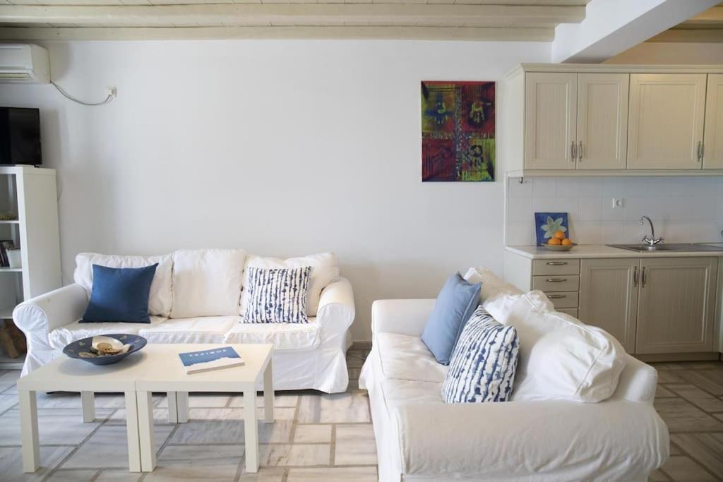 Livadi  Beachfront 2Br Apartment - Free Parking מראה חיצוני תמונה