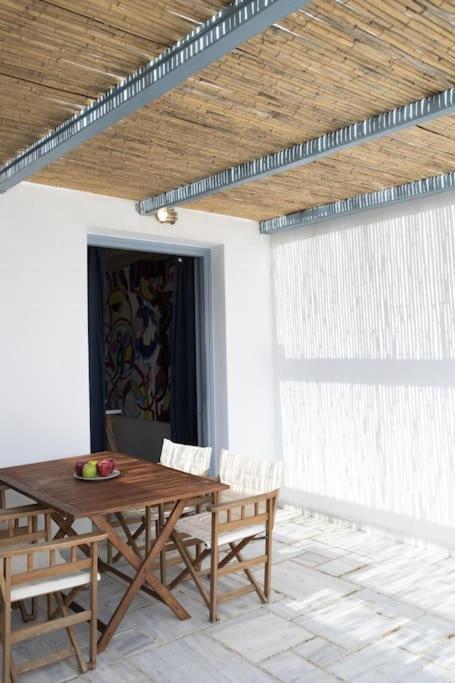 Livadi  Beachfront 2Br Apartment - Free Parking מראה חיצוני תמונה