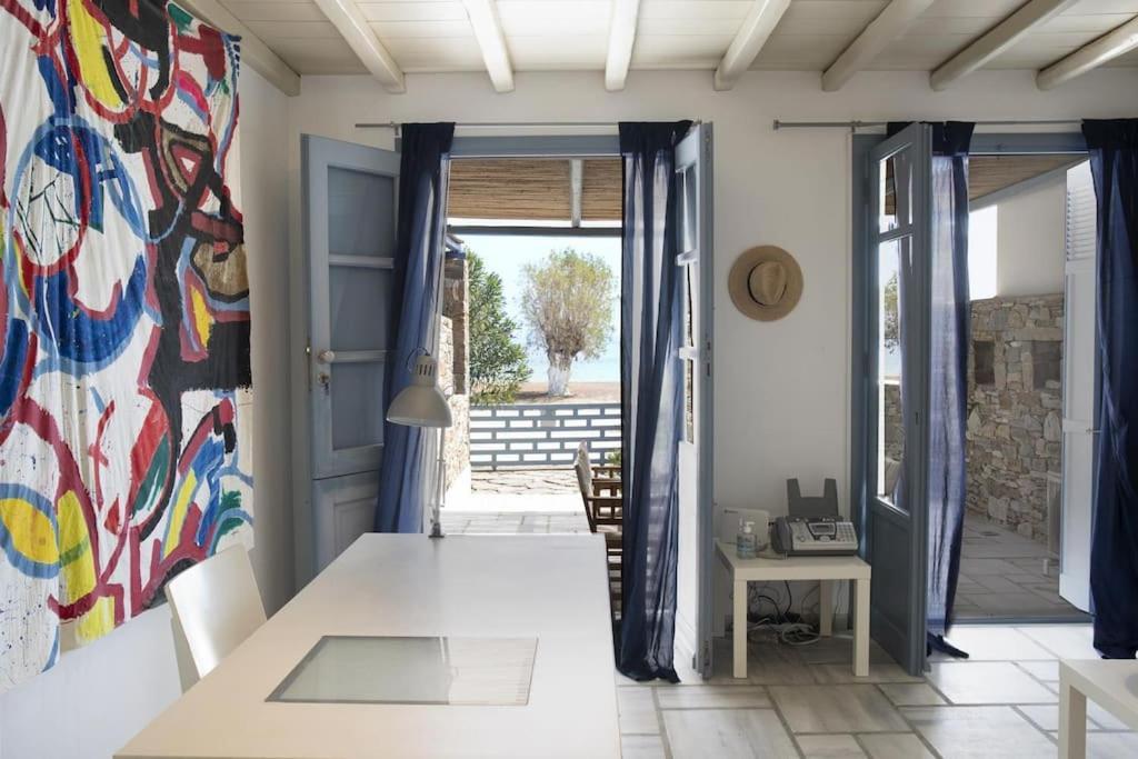 Livadi  Beachfront 2Br Apartment - Free Parking מראה חיצוני תמונה
