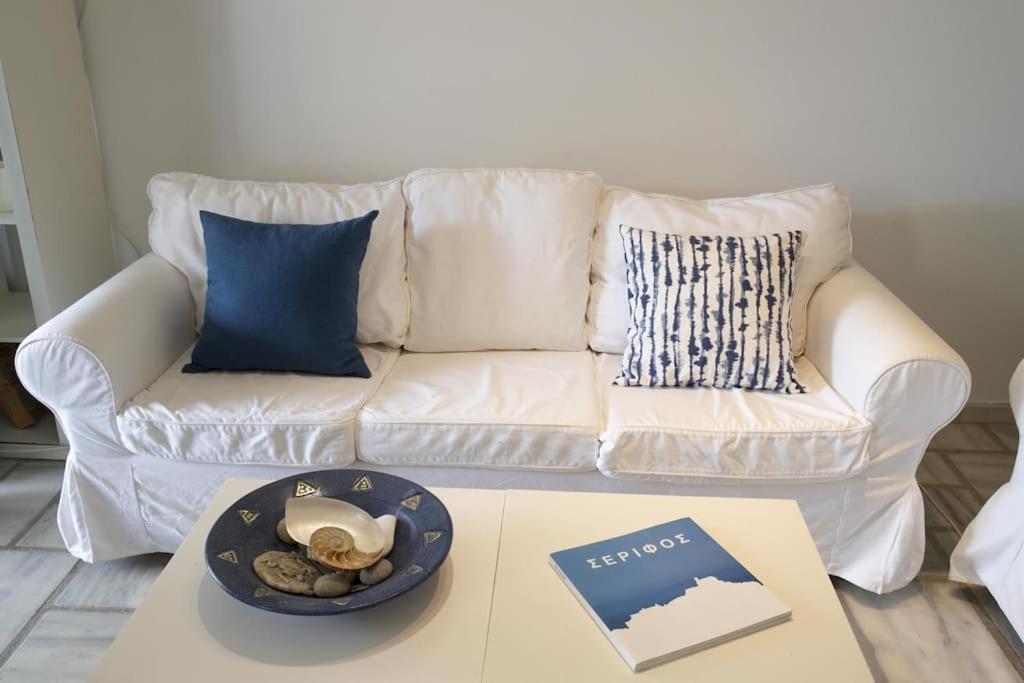 Livadi  Beachfront 2Br Apartment - Free Parking מראה חיצוני תמונה